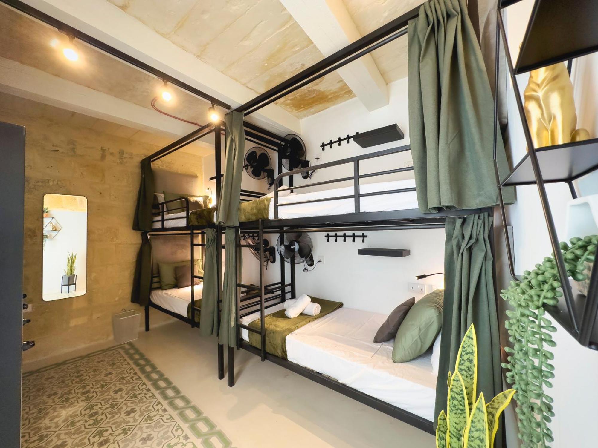 Mandera'S Boutique Suites & Dorms Валетта Экстерьер фото