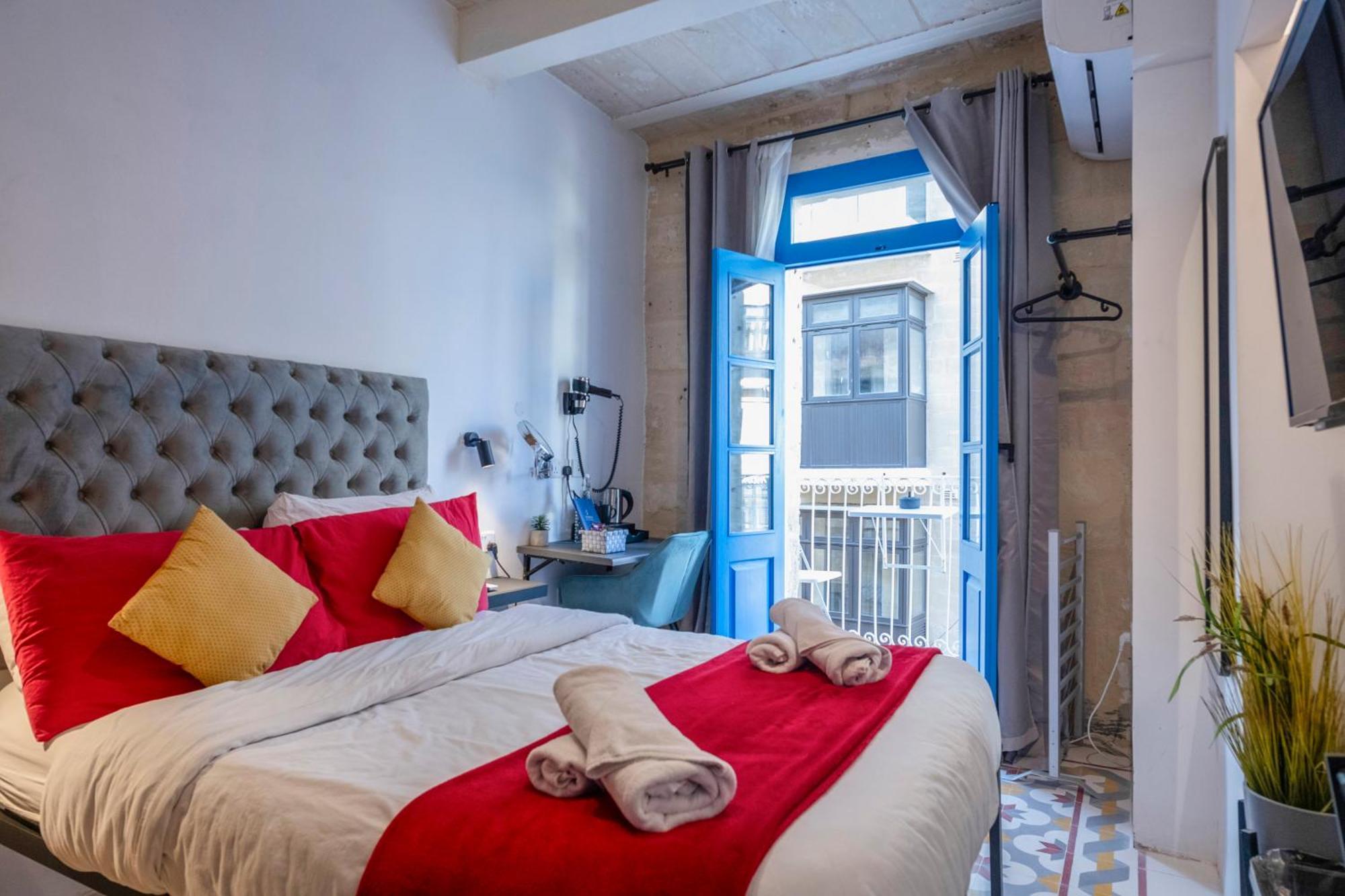 Mandera'S Boutique Suites & Dorms Валетта Экстерьер фото