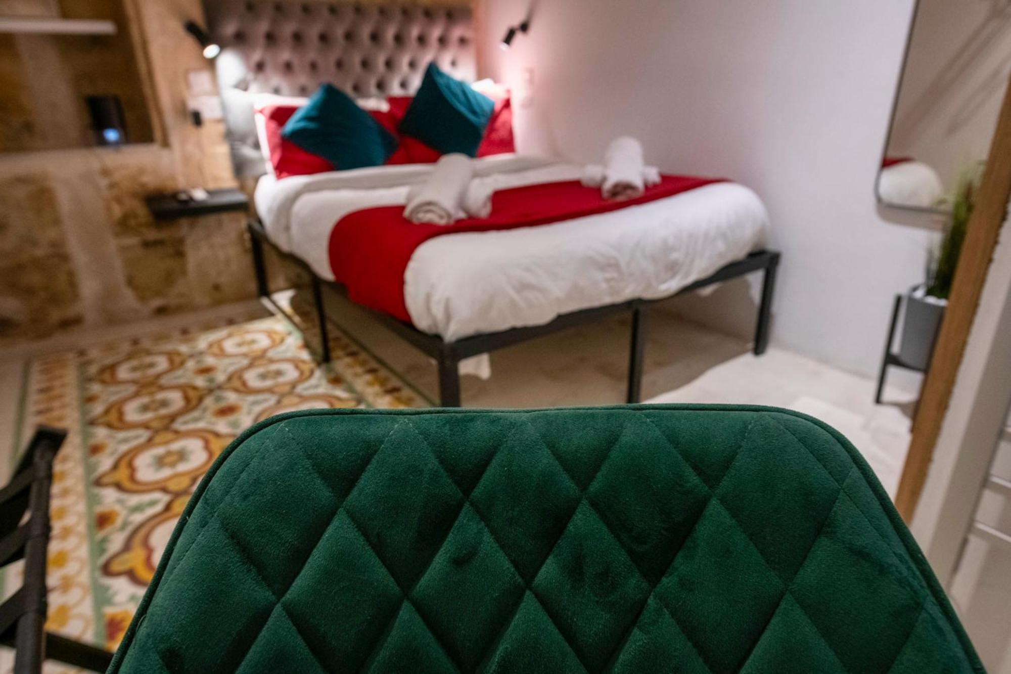 Mandera'S Boutique Suites & Dorms Валетта Экстерьер фото